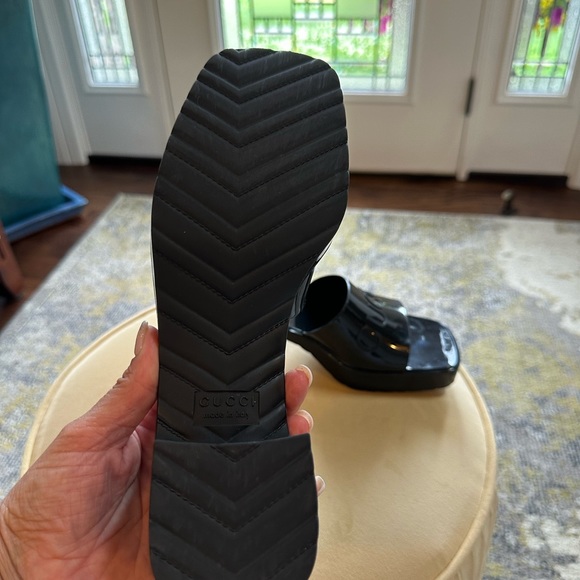 Gucci rubber logo platform slide sandal - Picture 3 of 3